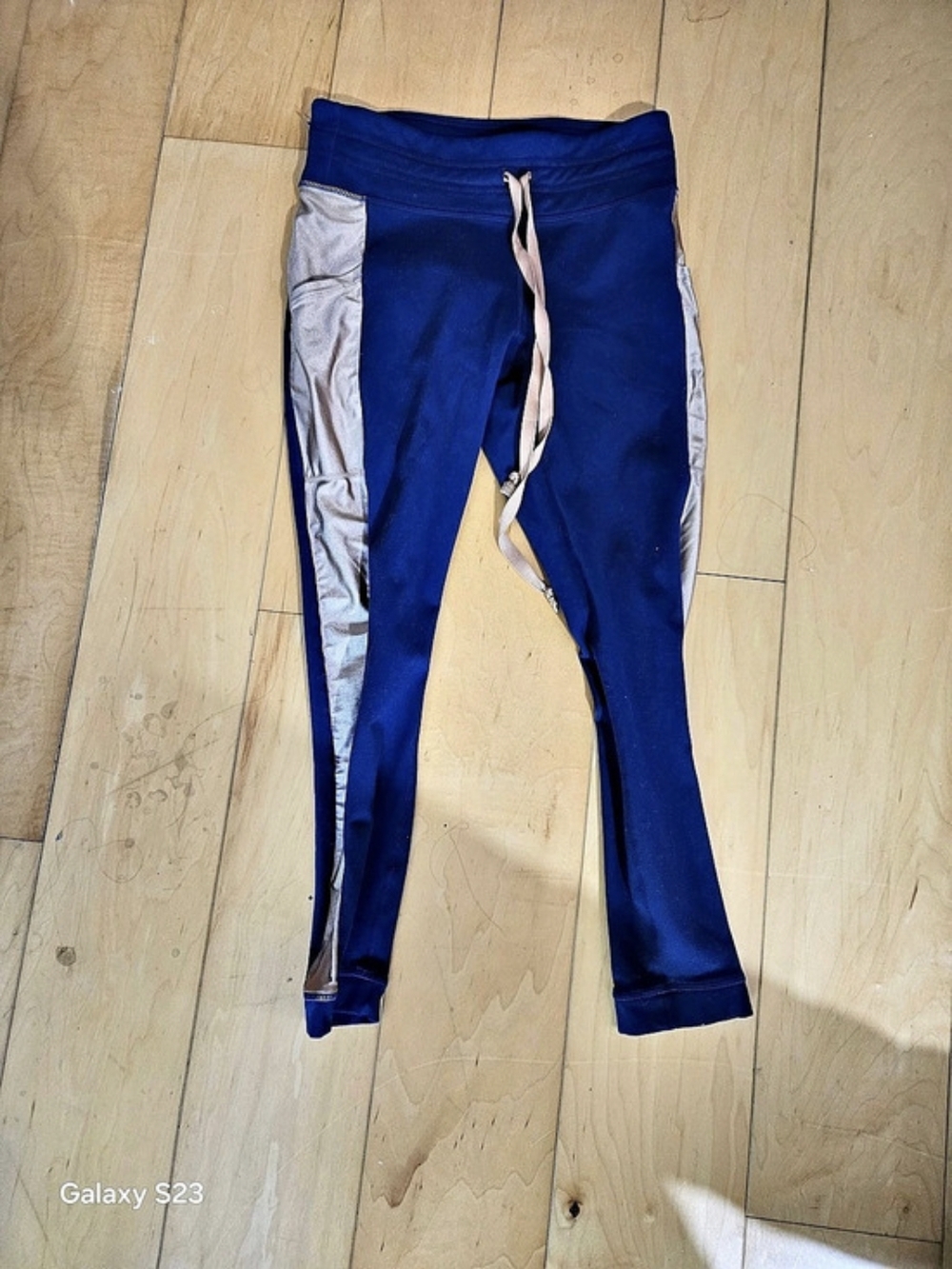 Fabletics Dark Blue w/Athletic Leggings Athletic Nude Pocket Leggings